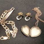 A selection of 9ct jewellery to include a pair of knot ear clips, an ID bracelet and a back &