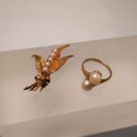 A cultured pearl "toi et moi" ring in 9ct gold along with a five cultured pearl fern brooch in 9ct