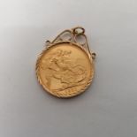 Elizabeth II sovereign dated 1981 in 9ct gold mount. Total weight 8.9g