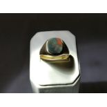 A bloodstone 9ct gold signet ring. Hallmarked Birmingham. Size V. Approximate weight 6.4 grams.