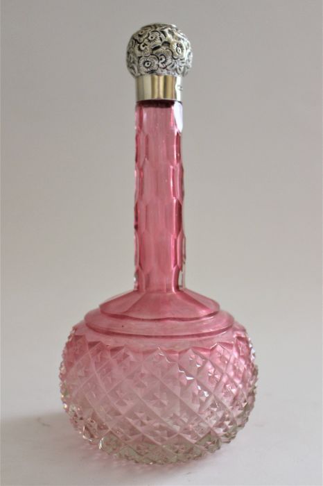 A Victorian cranberry cut glass globular scent bottle with tall slender neck, the Victorian silver - Bild 2 aus 3
