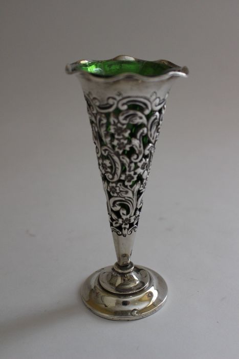 A Victorian cranberry cut glass globular scent bottle with tall slender neck, the Victorian silver - Bild 3 aus 3