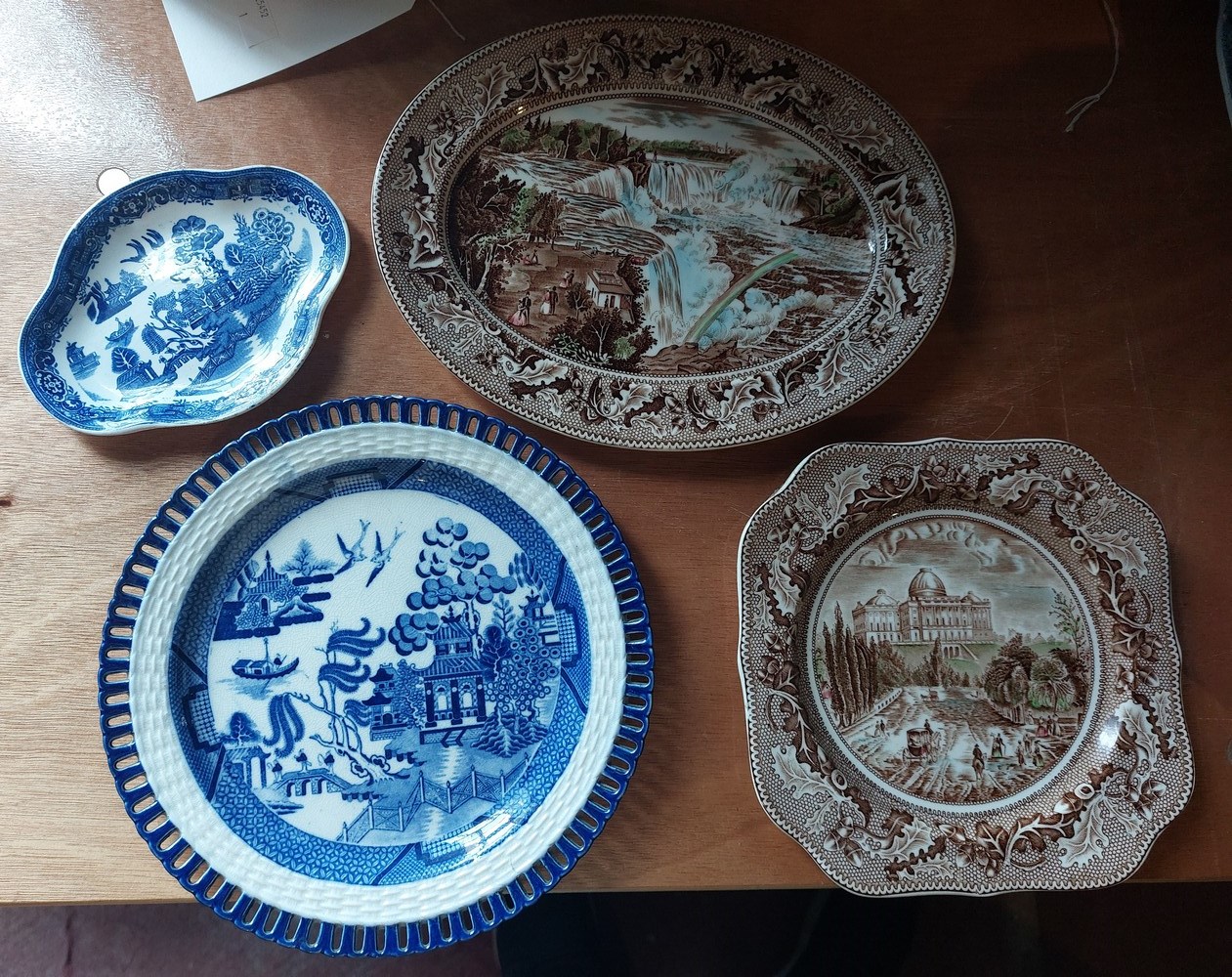 A Real Old Willow blue and white dinner and tea service and other pieces , approximately eighty - Image 4 of 6