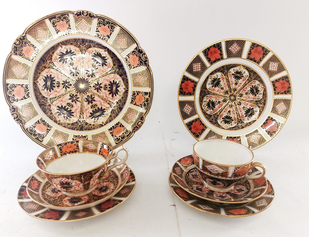 A collection of imari china to include Royal Crown Derby Imari pattern 1128 and similar, to - Image 10 of 14