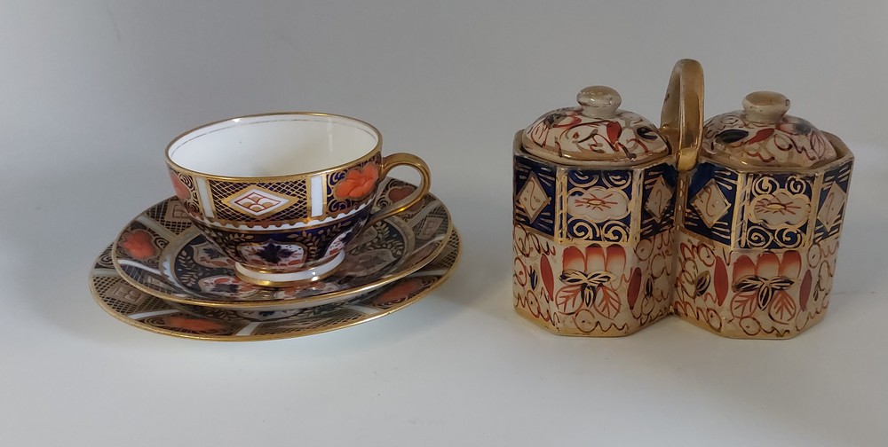 A collection of imari china to include Royal Crown Derby Imari pattern 1128 and similar, to - Image 2 of 14