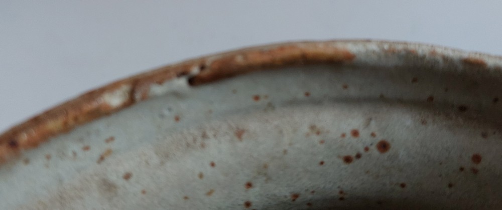 A Mixed lot of studio pottery comprising of a footed glazed bowl in brown. a  footed multi-coloured - Image 6 of 6