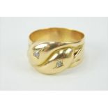 Large 18ct gold gentleman's entwined snake with diamond inset eyes. Size Z. Fully hallmarked