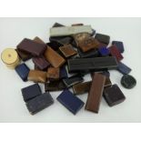 43 mixed antique and vintage jewellery boxes, some leather, for necklaces, cufflinks, etc