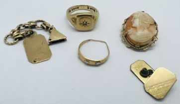 A 9ct gold diamond set gentlemen's signet ring, along with a collection of other items of jewellery.