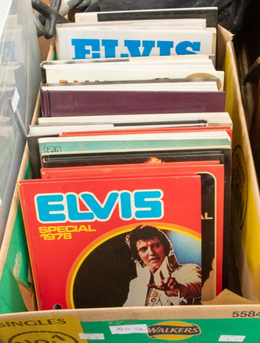 Large collection of Elvis Presley memorabilia including clocks, pictures, books, belt buckles, mugs, - Image 3 of 6