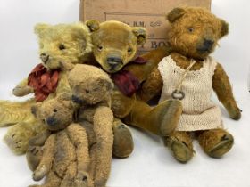 Artist teddy bears from Bearable and BB labels -a group of 5 teddy bears made to resemble time