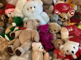 Large selection of Teddy bears and plush toys ( quantity)