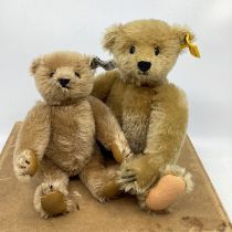 Steiff Vintage teddy bears ; to include a 7” 0156/18 white tag mohair 1984 bear with tummy press