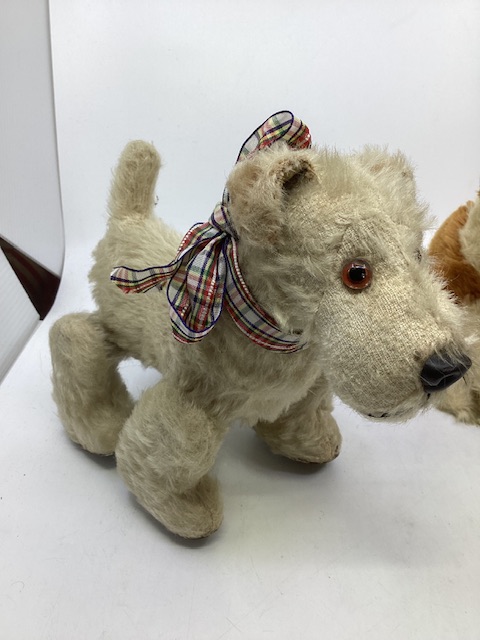 Vintage toy Mohair and other dog ; to includes a  chiltern red dog c 9” and a dog on rollers that - Bild 3 aus 6