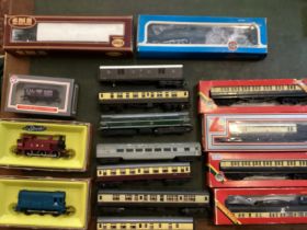Model Railway interest; Hornby model railway quality boxed carriages and Lima Hornby and Lines
