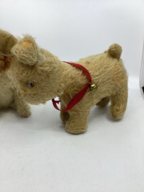 Vintage toy Mohair and other dog ; to includes a  chiltern red dog c 9” and a dog on rollers that - Bild 6 aus 6