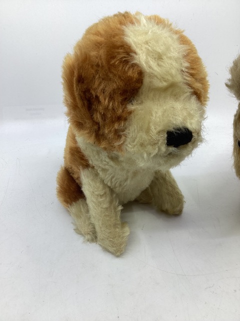 Vintage toy Mohair and other dog ; to includes a  chiltern red dog c 9” and a dog on rollers that - Bild 5 aus 6