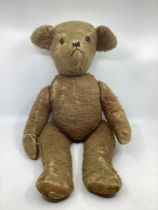 Vintage c 1950s 23” Irish teddy bear with the original Garlic foot label. Likely Erris toys Label in