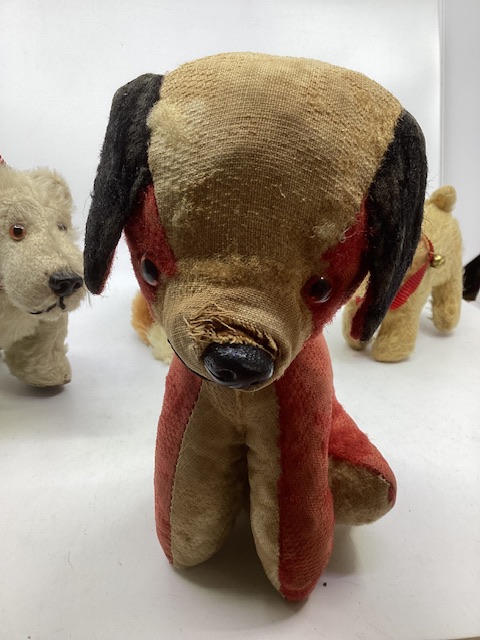 Vintage toy Mohair and other dog ; to includes a  chiltern red dog c 9” and a dog on rollers that - Bild 2 aus 6