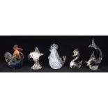 Murano glass. A collection of five pieces to include two different colourways sitting roosters, a