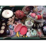 Collection of small Betty Boop trinkets and small figures, to include Japanese doll figures