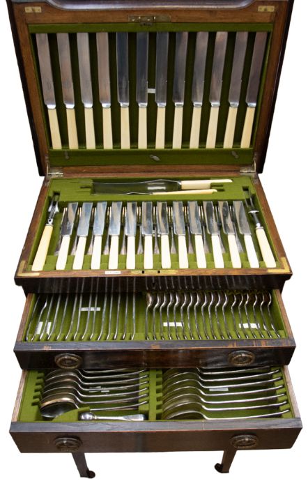 A 20th Century electro plated 12 place Old English Pattern flatware service / canteen of cutlery, in