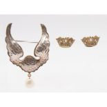 A Child & Child silver and pearl winged brooch, comprising a wing like motif with feather