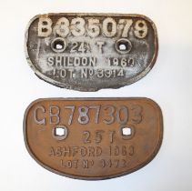 Railwayana, two mid 20th century cast iron wagon plates, 17 x 28cm