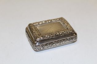 A sterling silver vinaigrette/snuff box