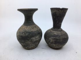 Two terracotta vases. H:15cm