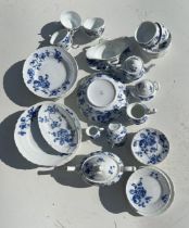 An extensive Ginori porcelain service  condition: good