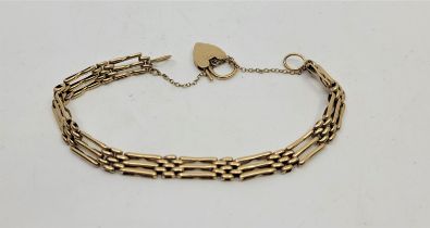 A 9ct. gold gate bracelet, with 9ct. gold heart padlock clasp. (10.6g)