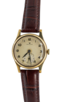 Rolex: a Gentleman's vintage 9ct gold Rolex manual wind wristwatch, circa 1947, comprising a cream