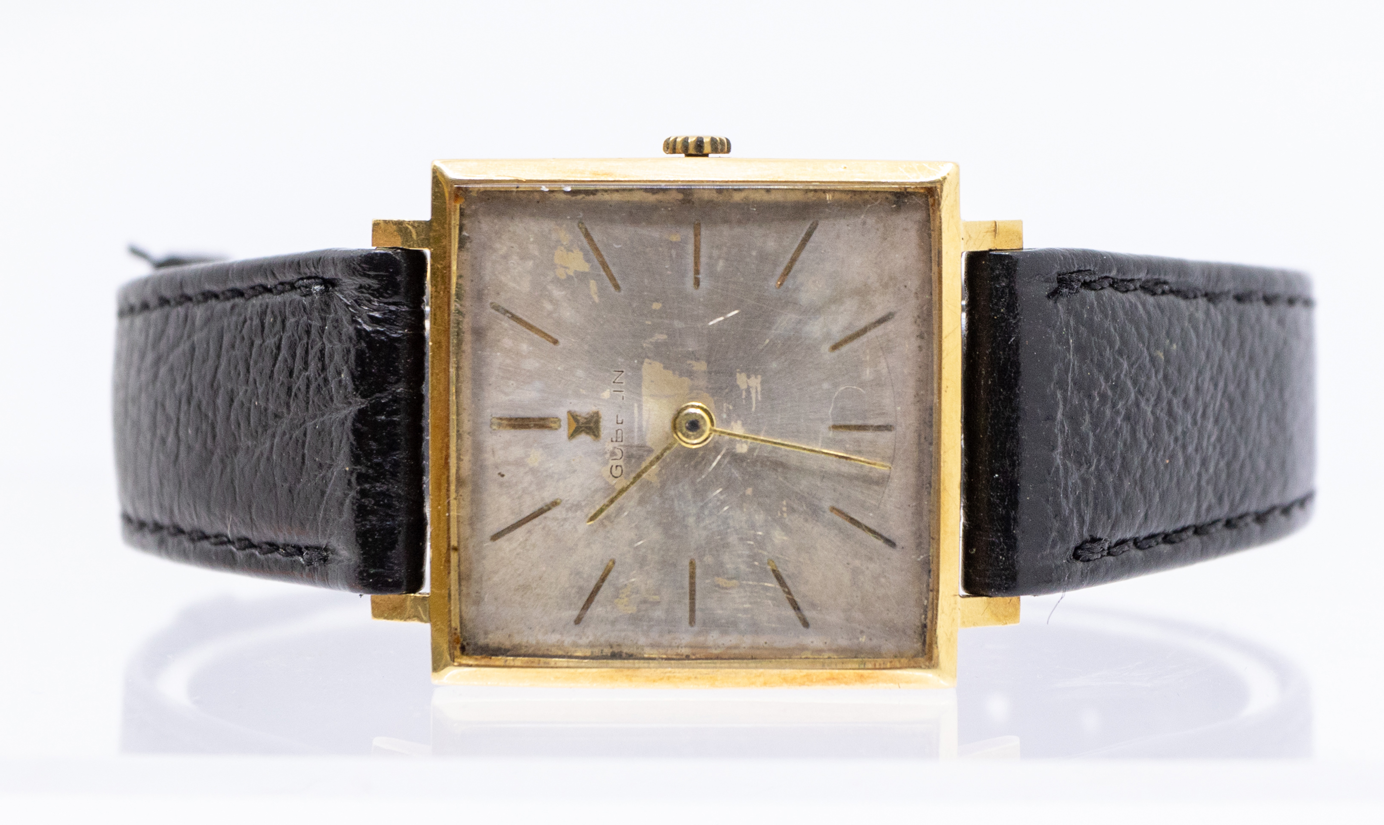 Gubelin: an 18ct gold square cased gents vintage Gubelin wristwatch, comprising a signed square