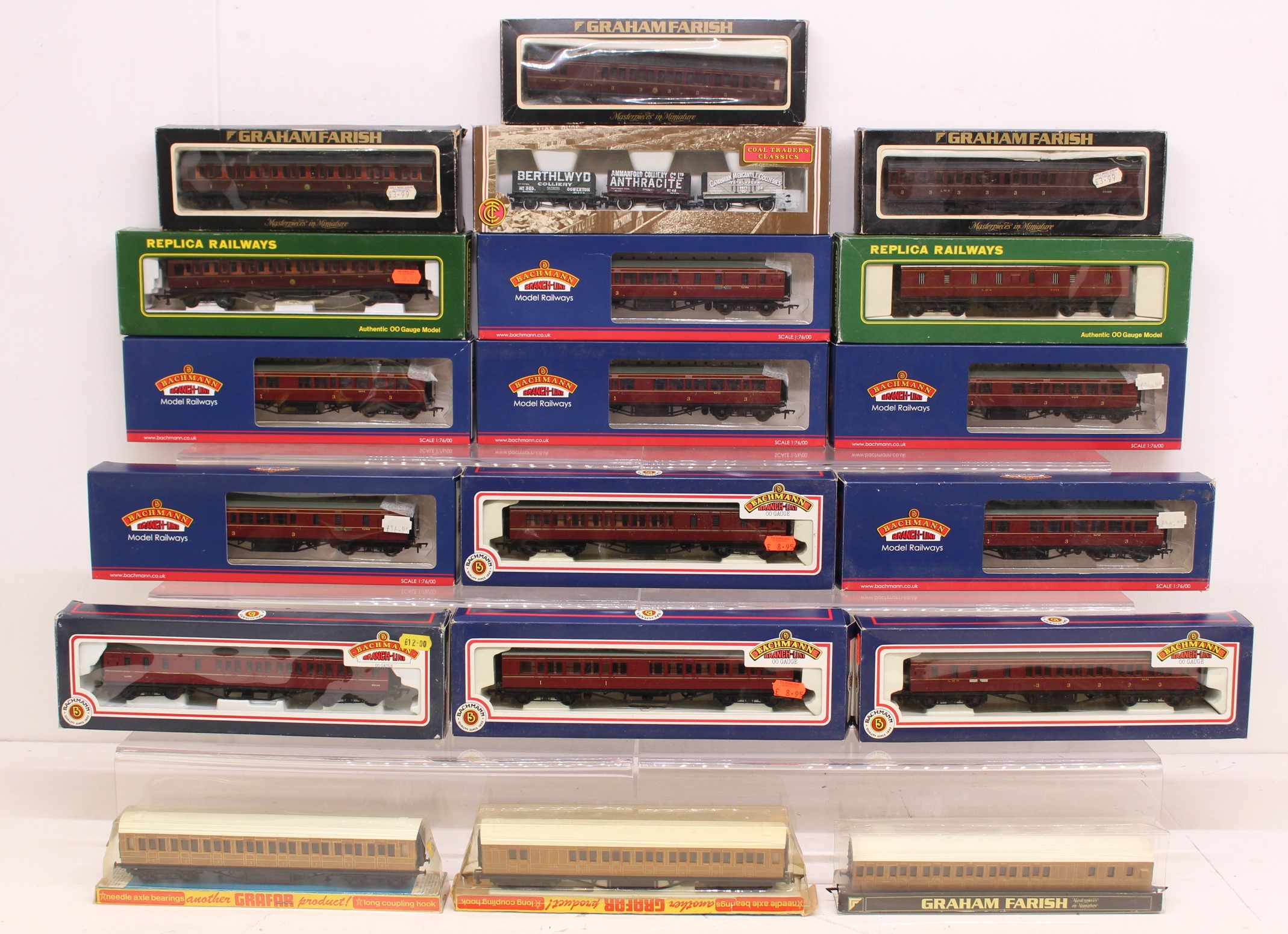OO Gauge: A collection of nineteen boxed OO Gauge coaches and rolling stock to comprise: Bachmann,