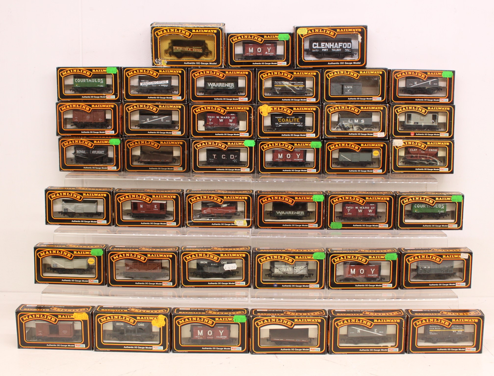 Mainline: A collection of over 30 boxed Mainline, OO Gauge rolling stock wagons of varying livery