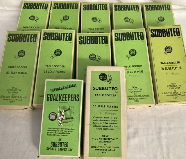 Subbuteo: A large collection of boxed teams and accessories to include the following complete teams: - Bild 2 aus 4