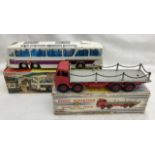 Dinky: A pair of boxed original Dinky Toys: Foden Flat Truck with Chains 905, in playworn