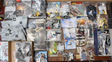 Star Wars: A collection of assorted boxed and unboxed Lego Star Wars part sets including: 6208,