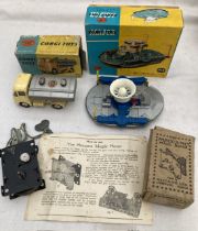 Corgi: A pair of boxed Corgi Toys vehicles: Corgi Major HDL Hovercraft SR-NI 1119 in good