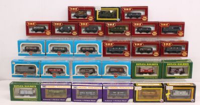 OO Gauge: A collection of approximately twenty-five boxed OO Gauge rolling stock wagons including: