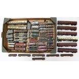 OO Gauge: A collection of assorted unboxed OO Gauge rolling stock and coaches of varying