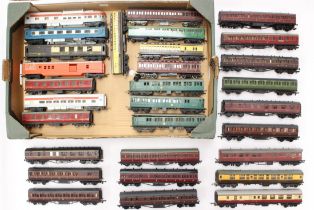 OO Gauge: A collection of assorted unboxed OO Gauge coaches of varying manufactures. General wear