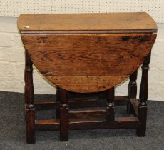 An early 18th century oak drop leaf gate leg table of small proportions. 60 x 92 x 70cm (open)