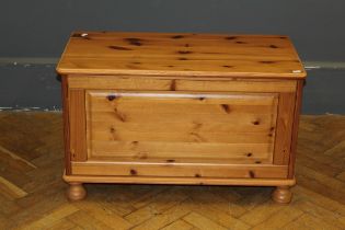 A modern pine ottoman, 83cm wide