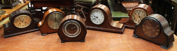 A collection of mid 20th century 8-day mantel clocks (6)