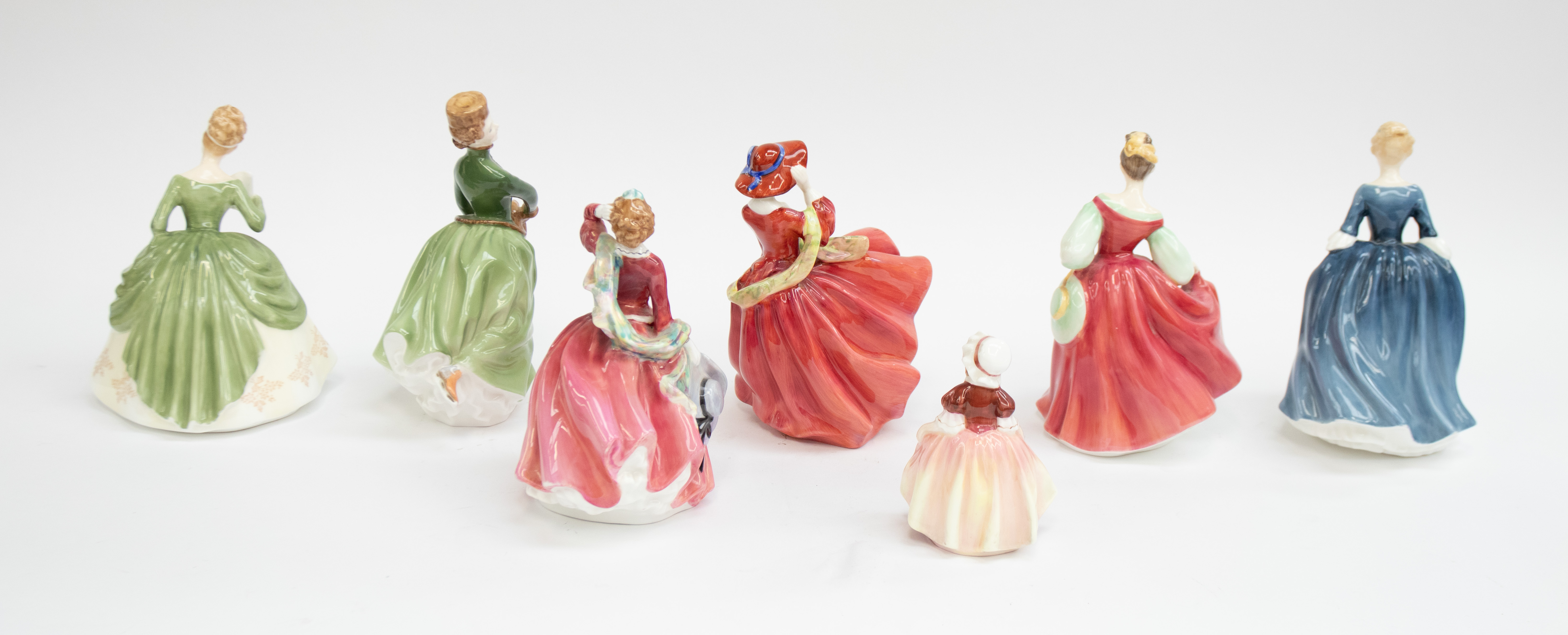 Seven Royal Doulton figures including: Fair Lady, Soiree, Grace, Top o' the Hill, Blithe Morning, - Bild 2 aus 4