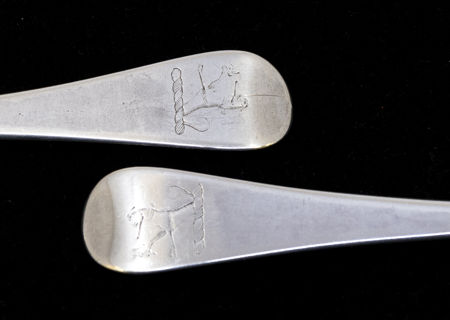 A pair of George II silver Hanoverian table spoons, each reverse handle engraved with a crest, - Image 3 of 3