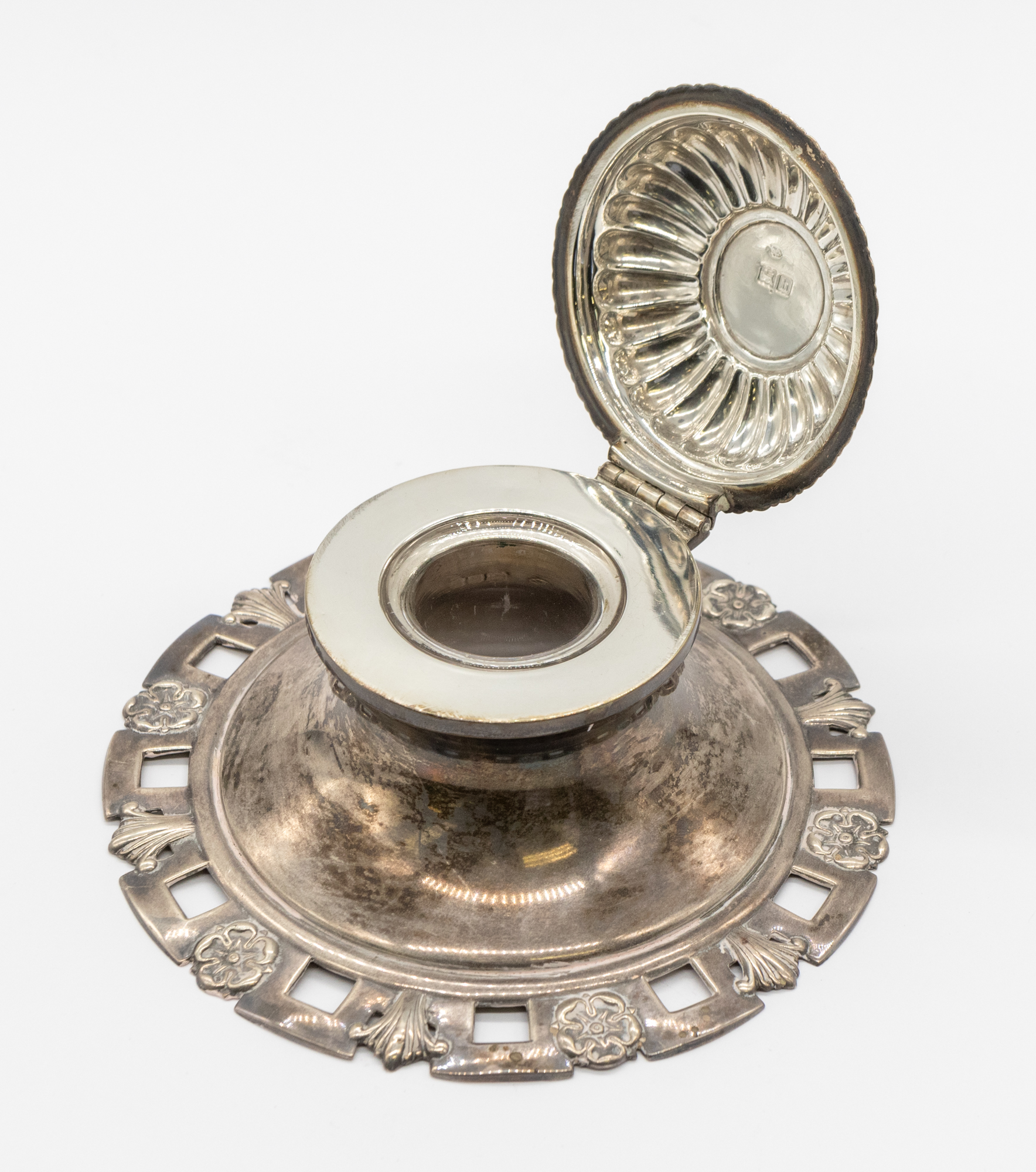 An early 20th century Edwardian silver capstan inkwell, having a stylised pierced design with rose - Image 2 of 3