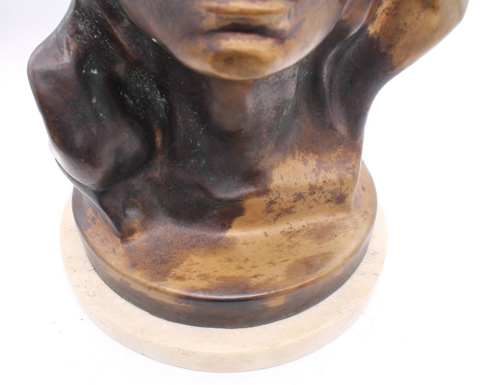 Danie de Jager (1936-2003) - A South African cast bronze head of a woman, upon a circular marble - Image 3 of 5